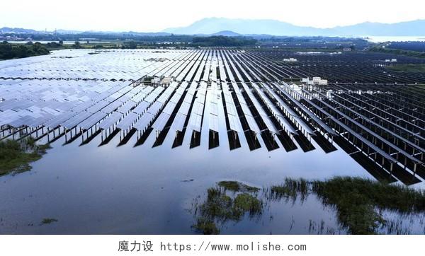 中国东部江西省新余市丰义县光伏电站从废弃大坝改造的漂浮太阳能农场江西旅游